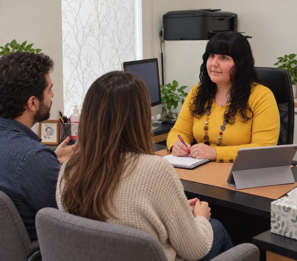 Blanca Jorge en consulta de terapia con una pareja